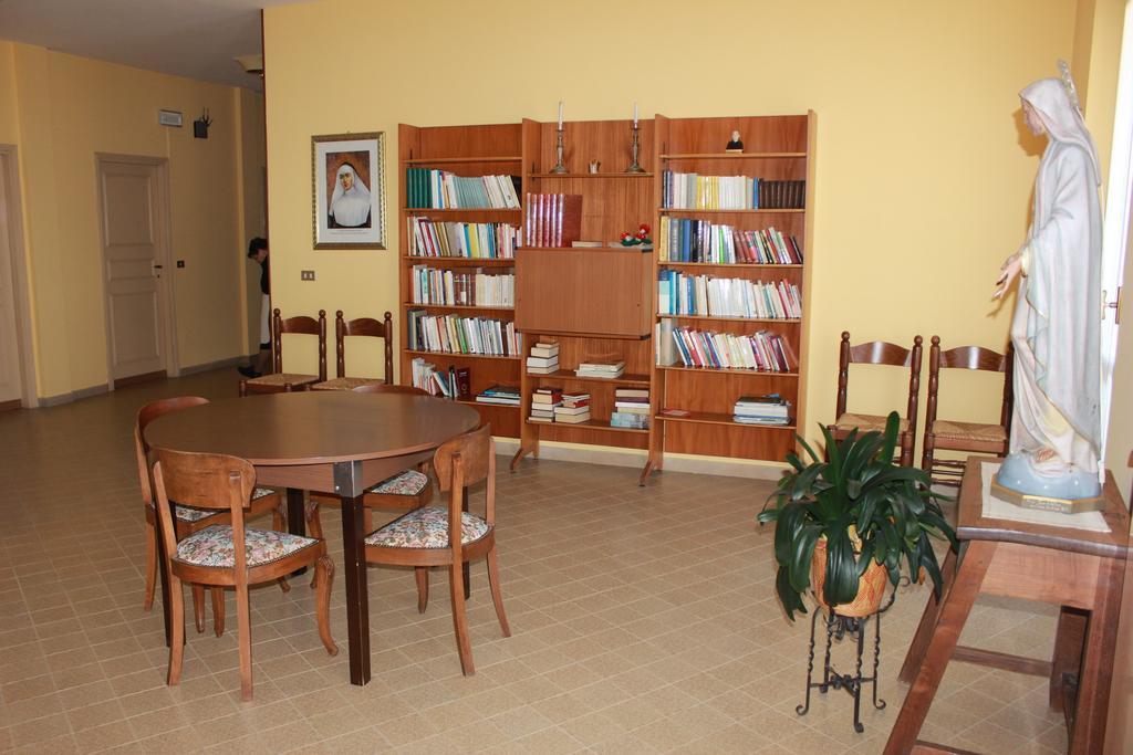 Centro Di Spiritualita Maria Candida Армено Экстерьер фото