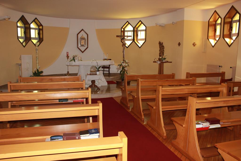 Centro Di Spiritualita Maria Candida Армено Экстерьер фото