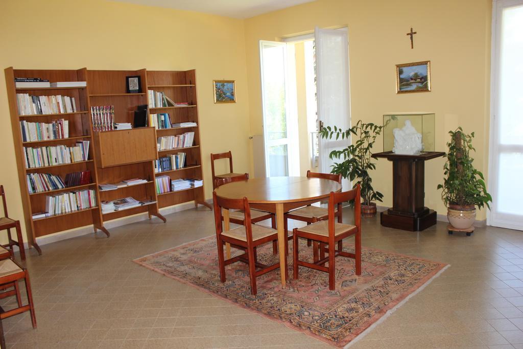 Centro Di Spiritualita Maria Candida Армено Экстерьер фото