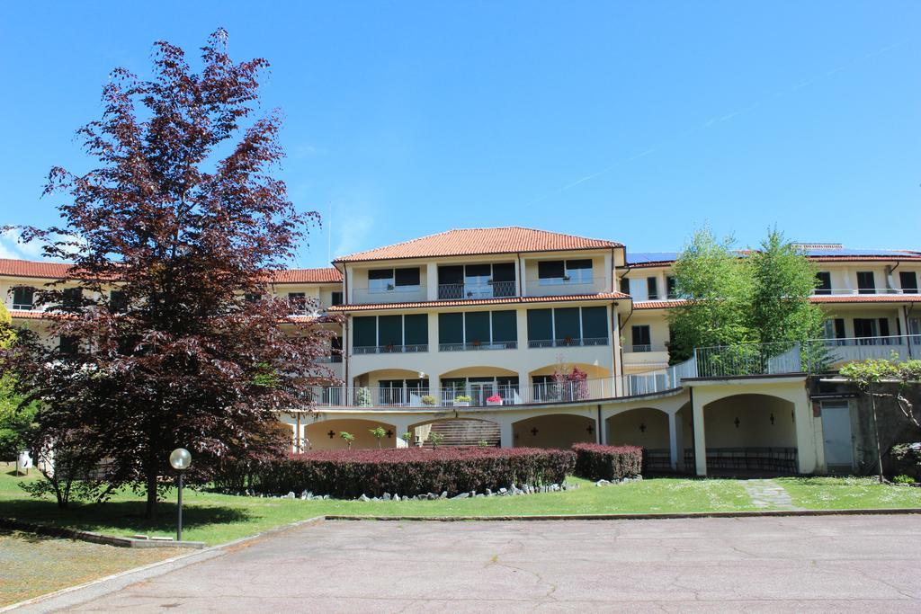 Centro Di Spiritualita Maria Candida Армено Экстерьер фото