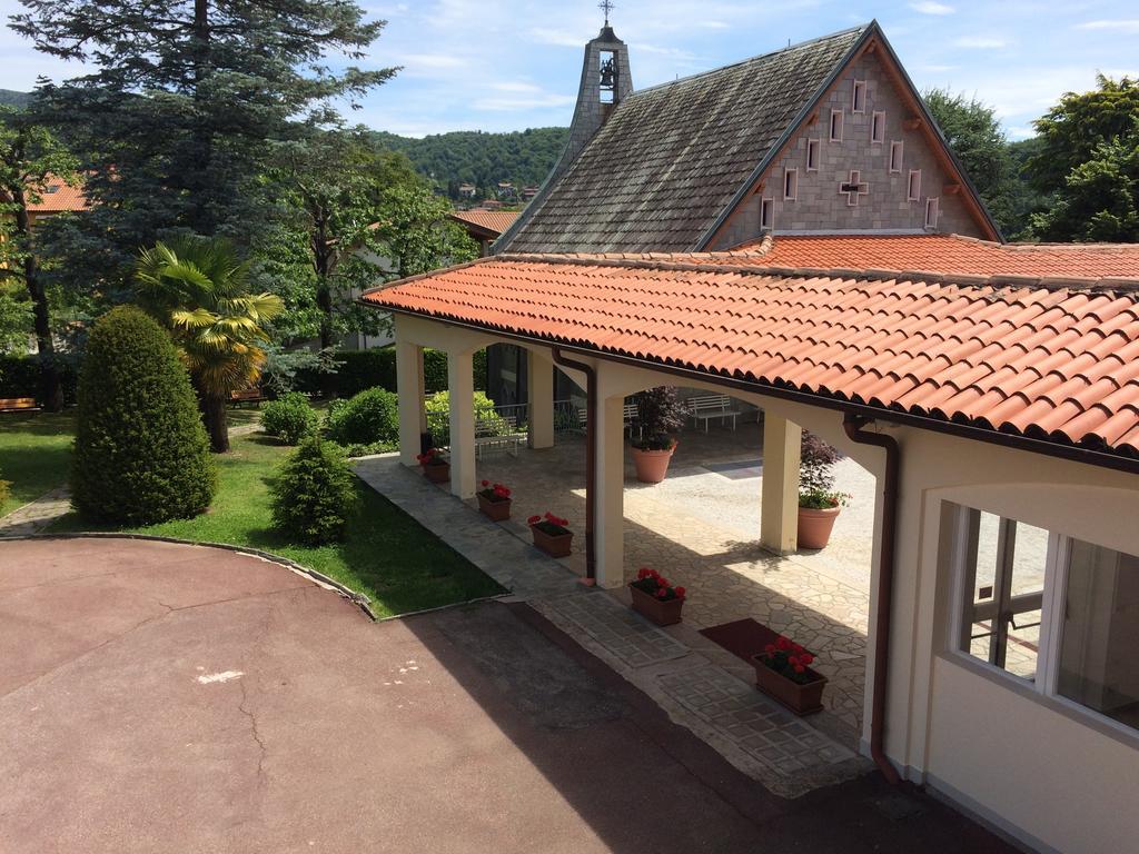 Centro Di Spiritualita Maria Candida Армено Экстерьер фото
